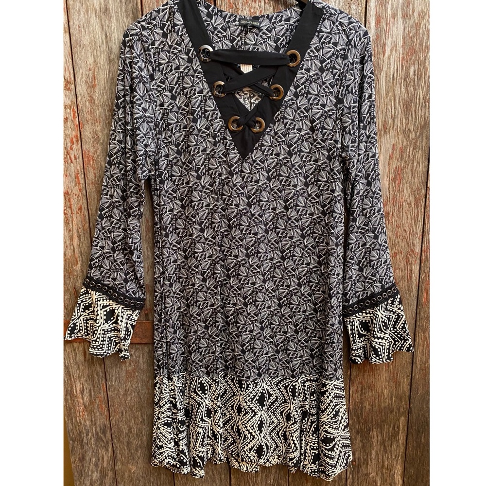 Black and white patterned dress